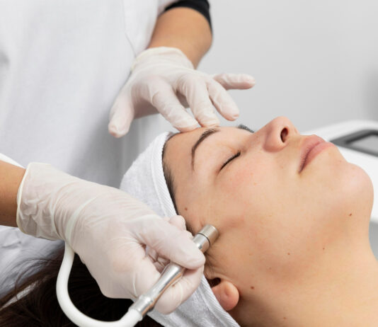Dermapen na zmarszczki – naturalna stymulacja skóry do regeneracji Dermapen na zmarszczki
